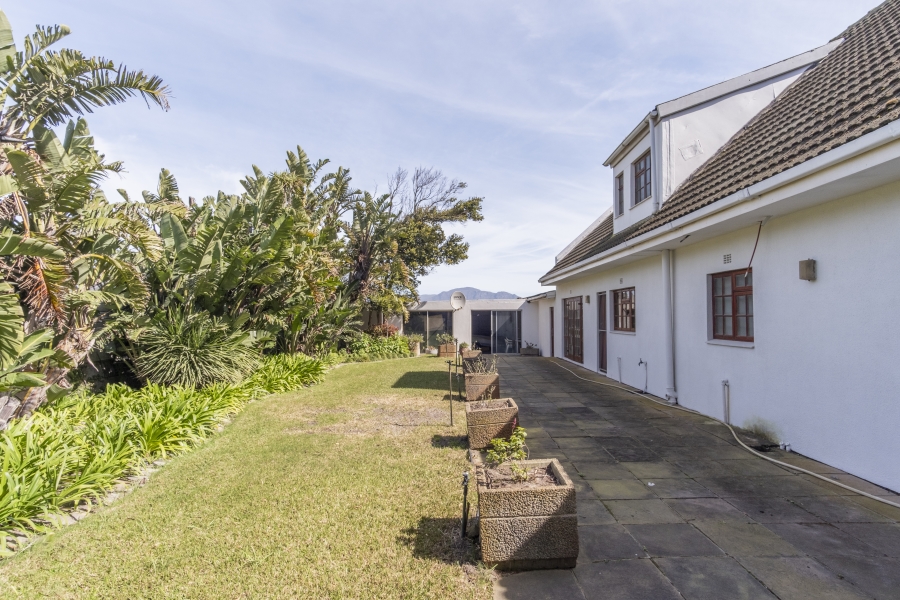 6 Bedroom Property for Sale in Schaap Kraal Western Cape